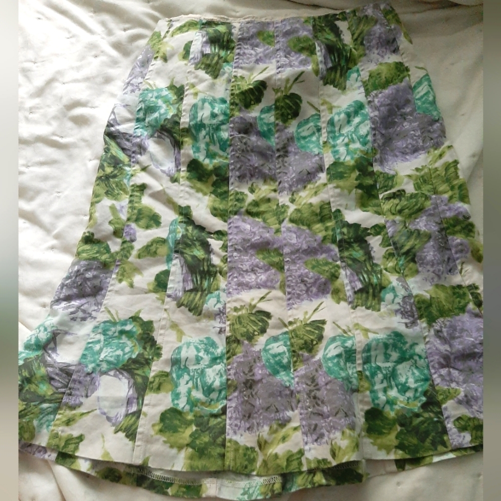 Pleated Floral Skirt Size 4p